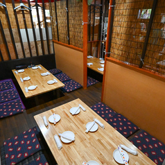 足をのばしてゆったり過ごせる掘りごたつ席は、最大２４名までOK！会社宴会や仲間との集まりのも最適◎居心地の良さが自慢です♪