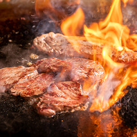 メインのお肉料理はワインとの相性も抜群！