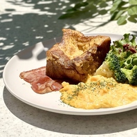 ベーコンエッグフレンチトースト