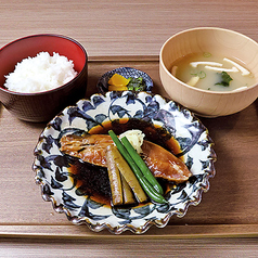 とろカレイ煮つけ定食