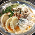 料理メニュー写真&nbsp;餃子と牡蠣のピリ辛味噌鍋