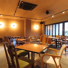 25名様~最大65名様で貸切可能◎草薙駅から徒歩1分で、集合・解散に便利な好立地です。ご利用シーンにあわせてお席を自由に配置しながら、幹事様理想の空間を作りあげるお手伝いをいたします。宴会はビュッフェスタイルと大皿でのご提供の2種類ご用意。まずはお気軽にご相談ください。