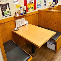 会社の同僚など、少人数でのプチ宴会におすすめのお席です。テーブルをつなげれば、まとまった人数でも一体感のあるご宴会が楽しめます。コース料理を囲んで、アットホームな雰囲気の中、楽しいひとときをお過ごしいただけます♪