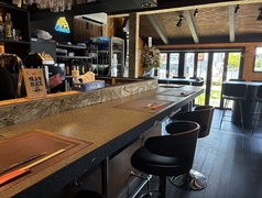 お一人様でもお気軽にお立ち寄り頂けるカウンターのお席もご用意致しております。お仕事帰りのちょっとした贅沢に…カウンターならではの楽しみ方でこだわりのお料理と素敵な時間をお過ごしください。