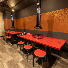 4名テーブルを6席ご用意しております。