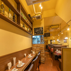 仕事帰りやランチタイムなど、おひとりでも気軽にお店に寄りやすいカウンター席もご用意しております。