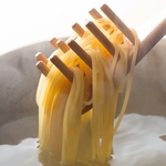 デュラムセモリナ粉100%のパスタ使用。具材たっぷりで食べ応え抜群のゆで上げパスタ♪