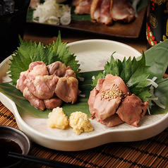 鮮度が命！とろける旨味の地鶏肝刺し2種を食べ比べ！