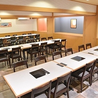 12人の部屋が3つ。畳の部屋が１つ。つなげて36人の席に