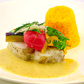 【選べるメインのランチ】九州各地の旬の食材を使った魚料理や肉料理まで、お好きなメイン料理が選べるコースをランチにご用意。ランチは嬉しいセミブッフェ付き。会社宴会やデート・家族・友人との食事会はもちろん、旅行やビジネスでご宿泊のお客様にもご満足いただける内容です。