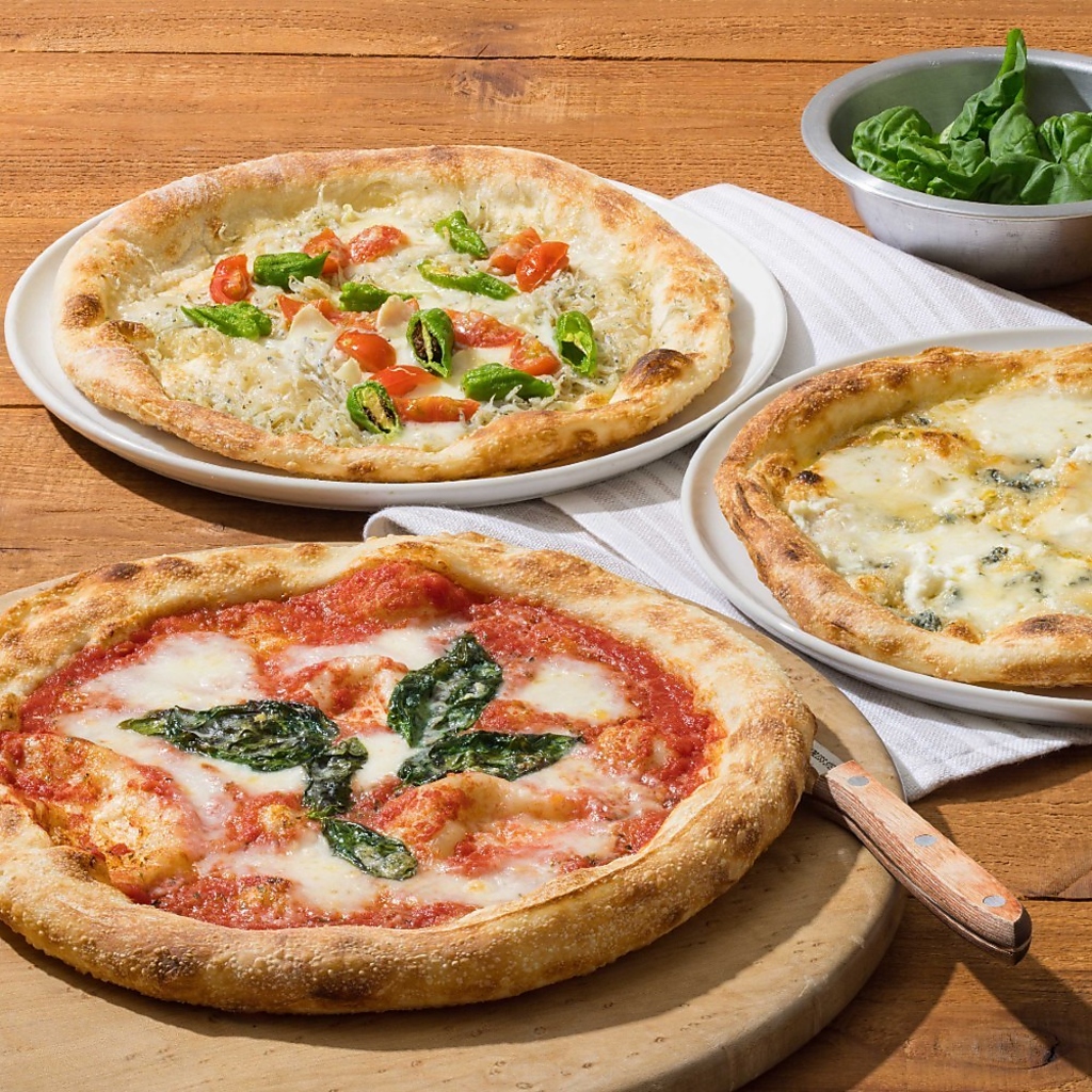 高温窯で焼き上げた熱々チーズと厳選素材のラパウザ自慢の本格ピザはいかがでしょうか？