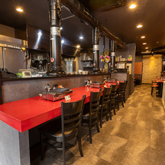 カウンター6席ご用意しております！3組までカウンターにご案内できますので、デートやお一人様でのお食事に最適なお席となっております。