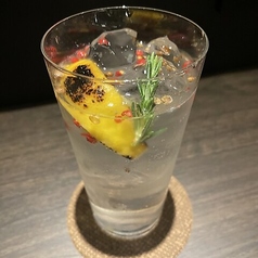 焦がしレモンのジントニック
