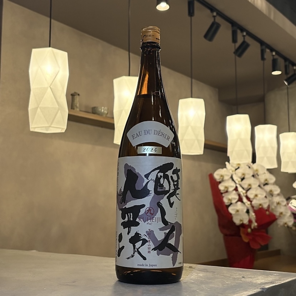 拘り抜いた日本酒を六銘柄ご用意。飲み比べする人多数。