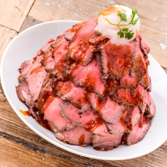 マウンテンローストビーフ丼980円〜♪がっつり肉気分のランチ