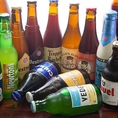 厳選したボトルビールは常時40種類以上！