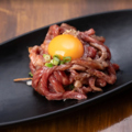 料理メニュー写真 黒毛和牛炙りユッケ