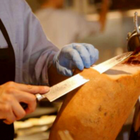 素材と向き合う自家製シャルキュトリー