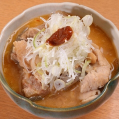 じっくり煮込んだ、旨み溢れるもつ煮込み