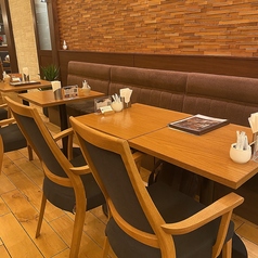 広々テーブル席