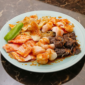 【焼肉すう】は、朝5時まで営業しており、夜遅くから早朝までおいしい焼肉をお楽しみいただけます♪終電を逃した後も安心です♪お仕事帰りの1杯や、夜通しの語らいにピッタリの場所です♪深夜でも変わらぬおいしさをご提供させていただきます♪