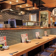 おひとり様からご利用いただけるカウンター席です。お昼や夜ご飯、会社帰りにふらっと1杯など、さまざまなシーンでご利用いただけます。