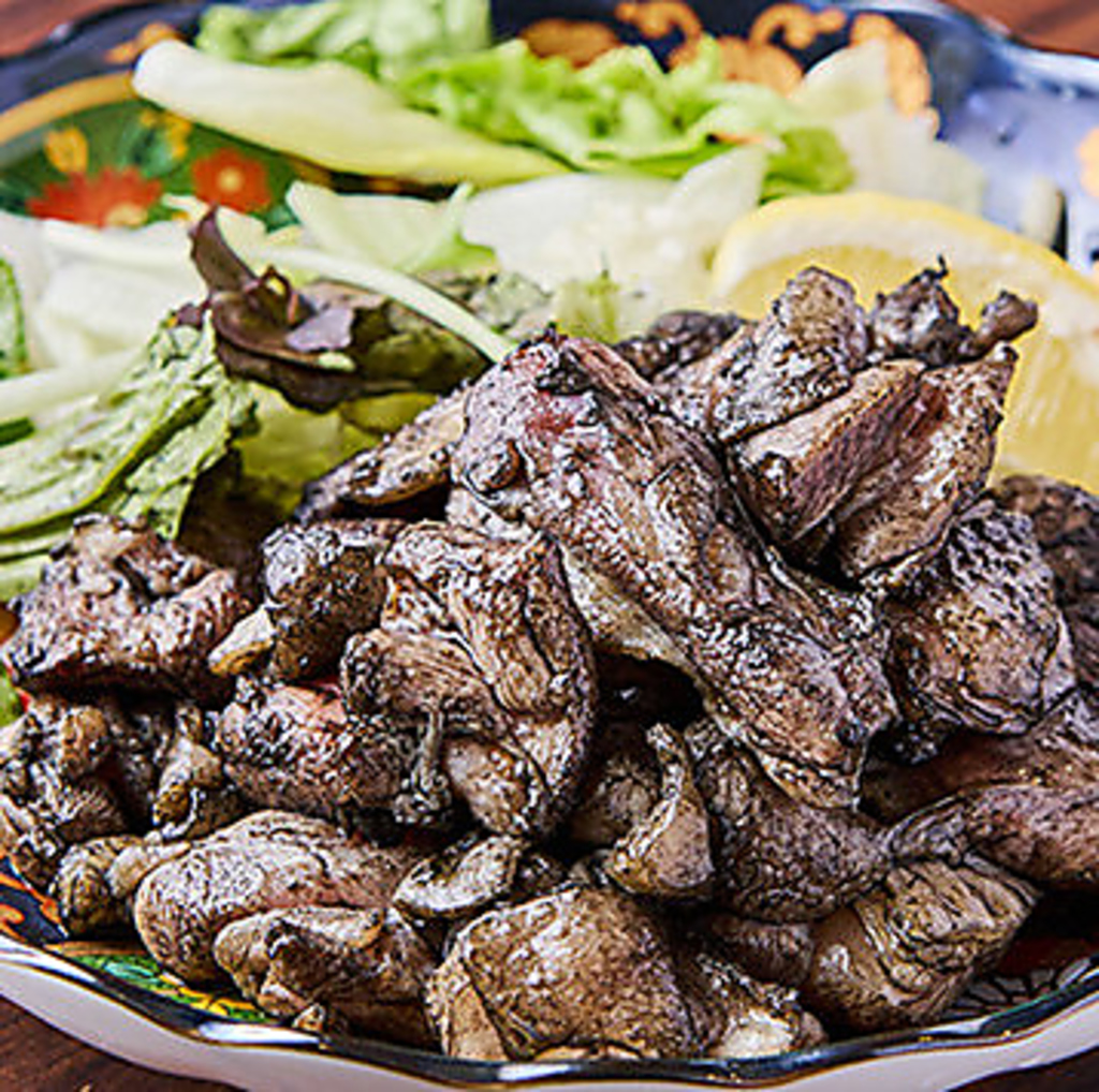 噛むほどに旨味が広がる「土佐はちきん地鶏」のもも炭火焼◎地鶏ならではの歯ごたえをお楽しみ下さい