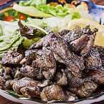 噛むほどに旨味が広がる「土佐はちきん地鶏」のもも炭火焼◎地鶏ならではの歯ごたえをお楽しみ下さい