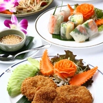 見た目も華やかな、タイの伝統的な料理の数々。