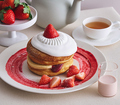 料理メニュー写真&nbsp;“あすかルビー”いちごのショートケーキパンケーキいちご発酵バターソース
