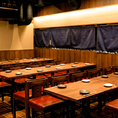 【6名～10名席で中人数宴会に最適】喫煙可能なゆったり寛げる席をご用意。仕事帰りや打ち上げ、歓送迎会など、中人数での宴会にぴったり！食べ放題・飲み放題付きコースは3,000円から。貸切も可能ですので、ご利用人数や用途に応じたお席へのご案内と、お客様のニーズに合わせた対応をお約束します。気軽にご相談ください◎