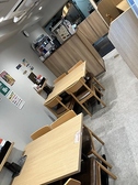 当店は店内全面禁煙となっておりますので、たばこの煙や匂いを気にすることなく、いつでも清潔な空気の中でお食事をお楽しみいただけます。クリーンで快適な環境がしっかりと整っておりますので、小さなお子様連れのお客様も安心してゆったりとお過ごしいただけます。美味しいお料理とともに心地よい時間をご堪能ください。