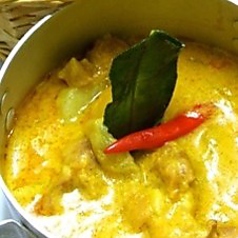 チキンのココナッツカレー フランスパンと一緒に