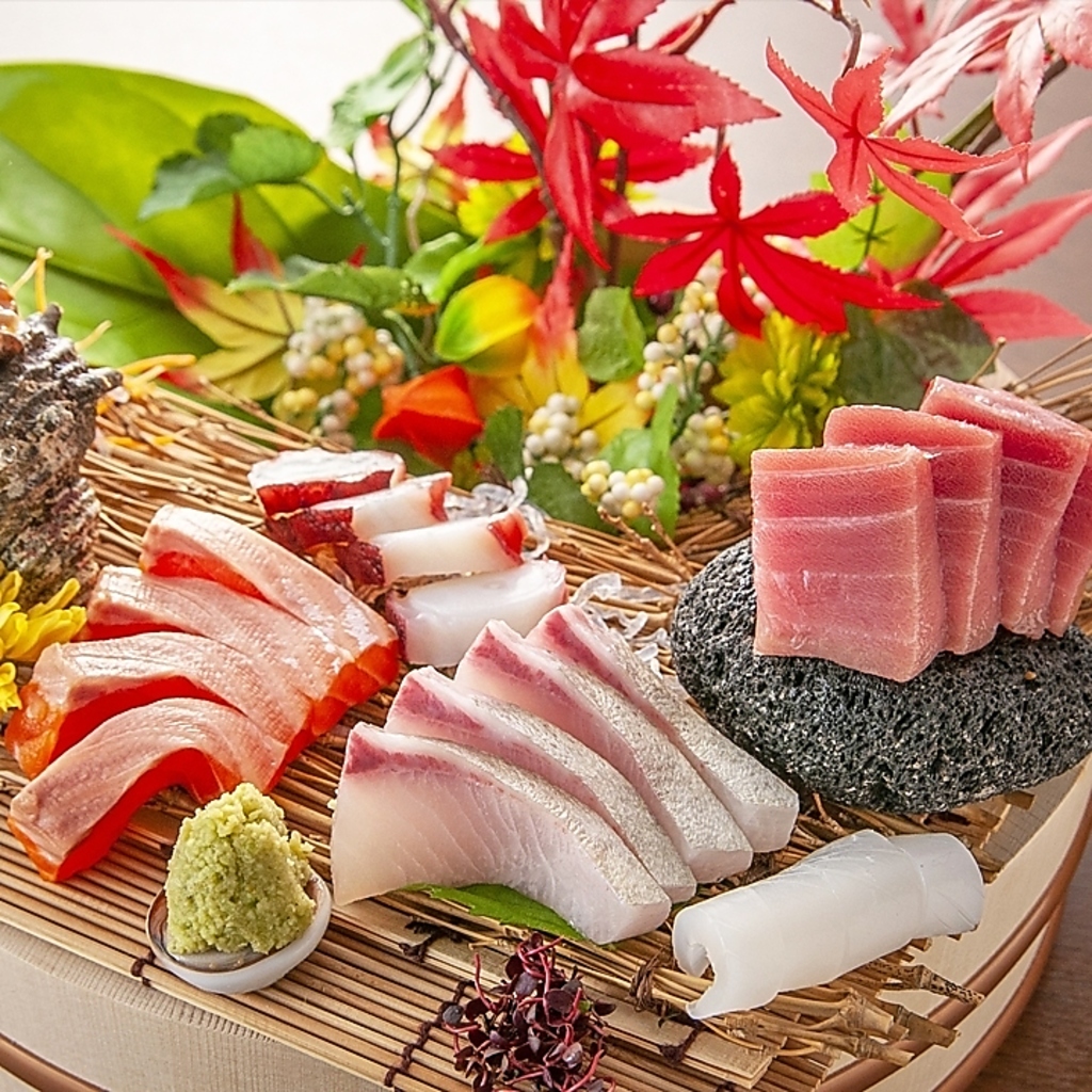 目でも料理をお愉しみ頂けるように料理長がアレンジしてご提供しております。