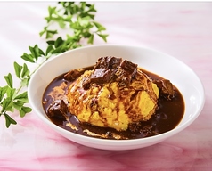 牛肉の煮込みオムライス