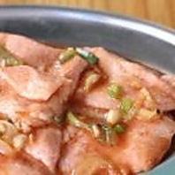 独自ルートで仕入れた食材と職人技が光る丁寧な仕込み