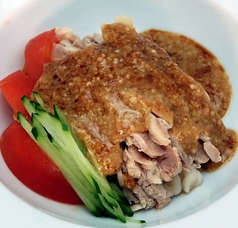 【おすすめ】バンバンジー(蒸し鶏の自家製ゴマダレがけ)