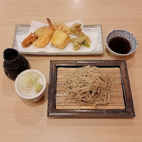 櫛田神社前駅より5分蕎麦の実から出汁までこだわり満載の逸品を堪能できるそば屋◎