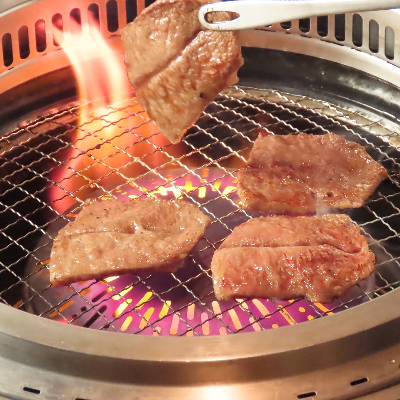 知多牛焼肉と馬肉 虹（栄）で一人飲み、ツラミ1,078円の部位の話