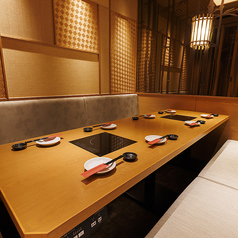 2名~4名の少人数様向けのプライベート個室♪ゆったりと優雅なお時間をお過ごし頂けるこちらのお席は、デートをワンランク上の仕上がりに♪サプライズ演出できるデザートプレートクーポンもご用意しております♪その他催し物も、お気軽にお問い合わせください。快くお受けいたします。