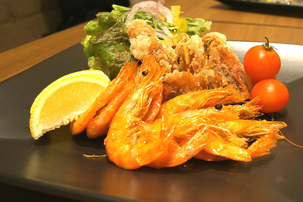 【殻ごとかぶりつけ！！】脱皮したての蟹と海老。濃厚な味を是非ご賞味ください！