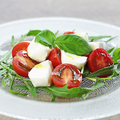 料理メニュー写真&nbsp;水牛モッツァレラ “ボッコンチーニ” のカプレーゼ