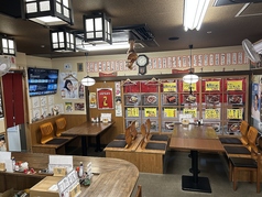 4人掛けテーブルと6人掛けのテーブル