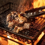 拘りの炭火焼きは、鶏料理はもちろん、海鮮などの逸品もご用意。多彩な食材をご堪能下さい…