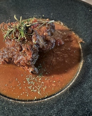 じっくり煮込んだホロホロスペアリブ