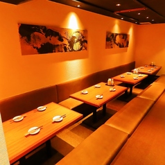 半個室は2名様～ご用意！周りに気兼ねなくお寛ぎ頂けるよう少人数様からご利用いただける個室や、団体様でのご宴会におすすめな掘りごたつ席など、お客様にとって最適なお席をご用意しております。居酒屋で宴会をするならかまどかで決まり！