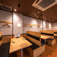 新宿で最大50名様の貸切可能な店内。会社宴会や飲み会に