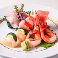 日替わりの鮮魚は日本酒との相性も抜群。お食事からも季節感じて頂けます♪脂の乗った一番美味しい季節を味わってください！