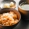 料理メニュー写真 名物鶏めし～生姜スープ、古漬け付～