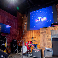 生バンド演奏に包まれるエンタメスポットはいかが◎